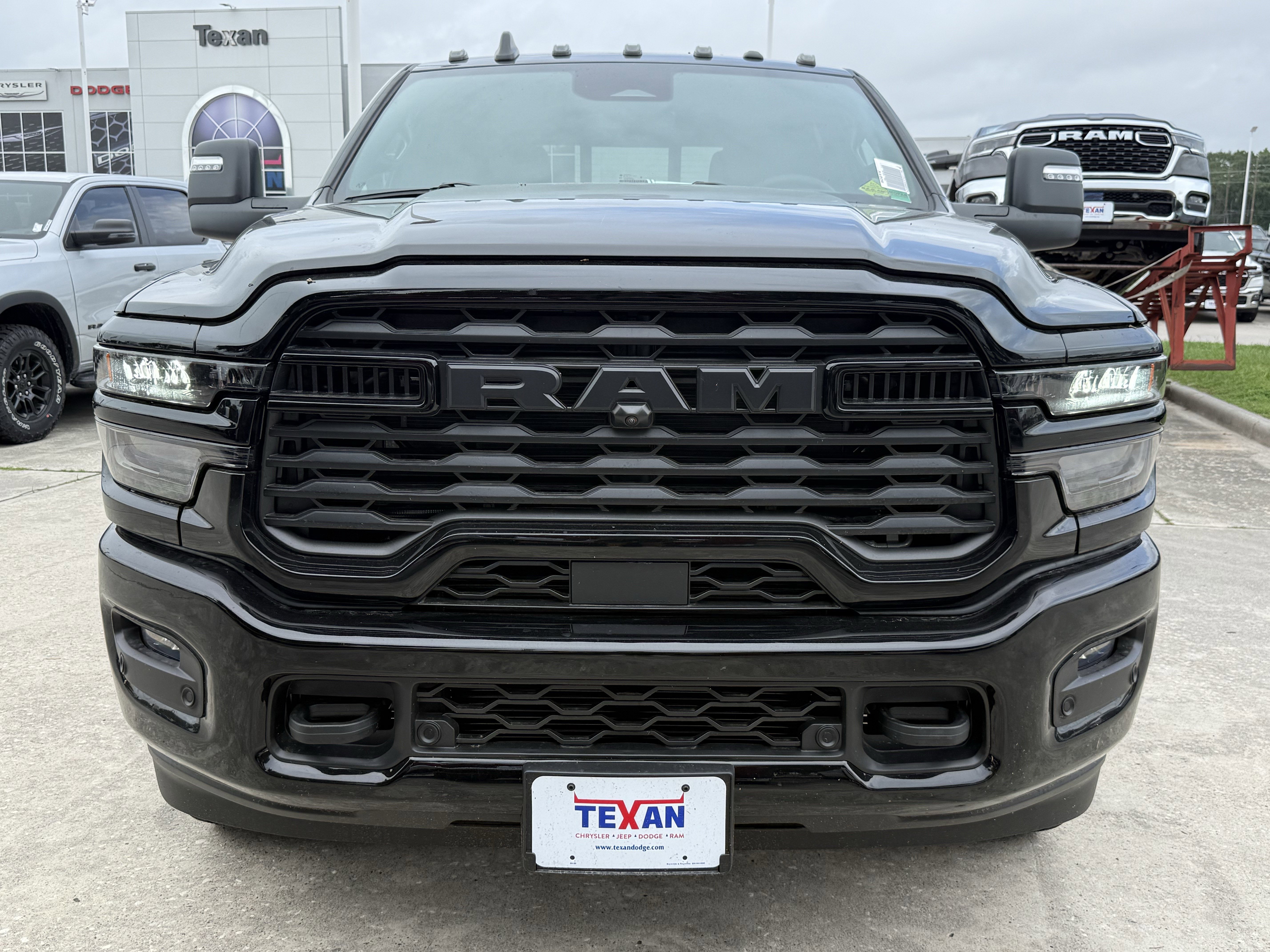 New 2026 Diamond Black Crystal Pearl-Coat Exterior Paint RAM Lone Star image 6