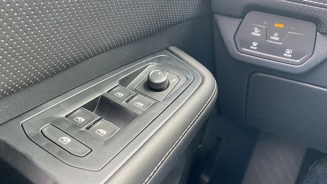 New 2026 Green Volkswagen 2.0T SE w/Technology image 17