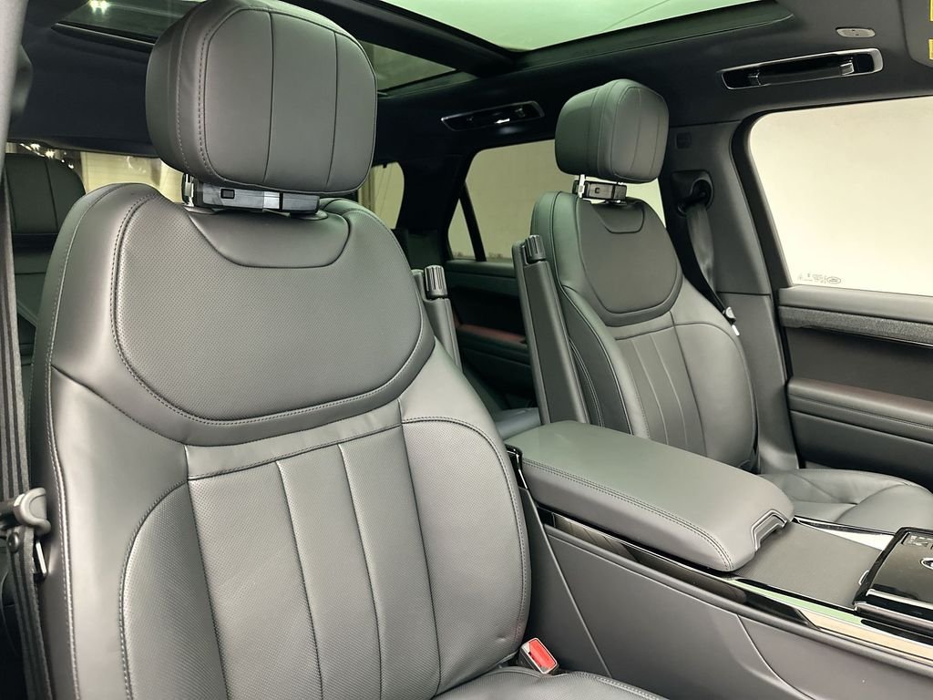 Certified Used 2025 Carpathian Gray Premium Metallic Land Rover Dynamic SE image 11