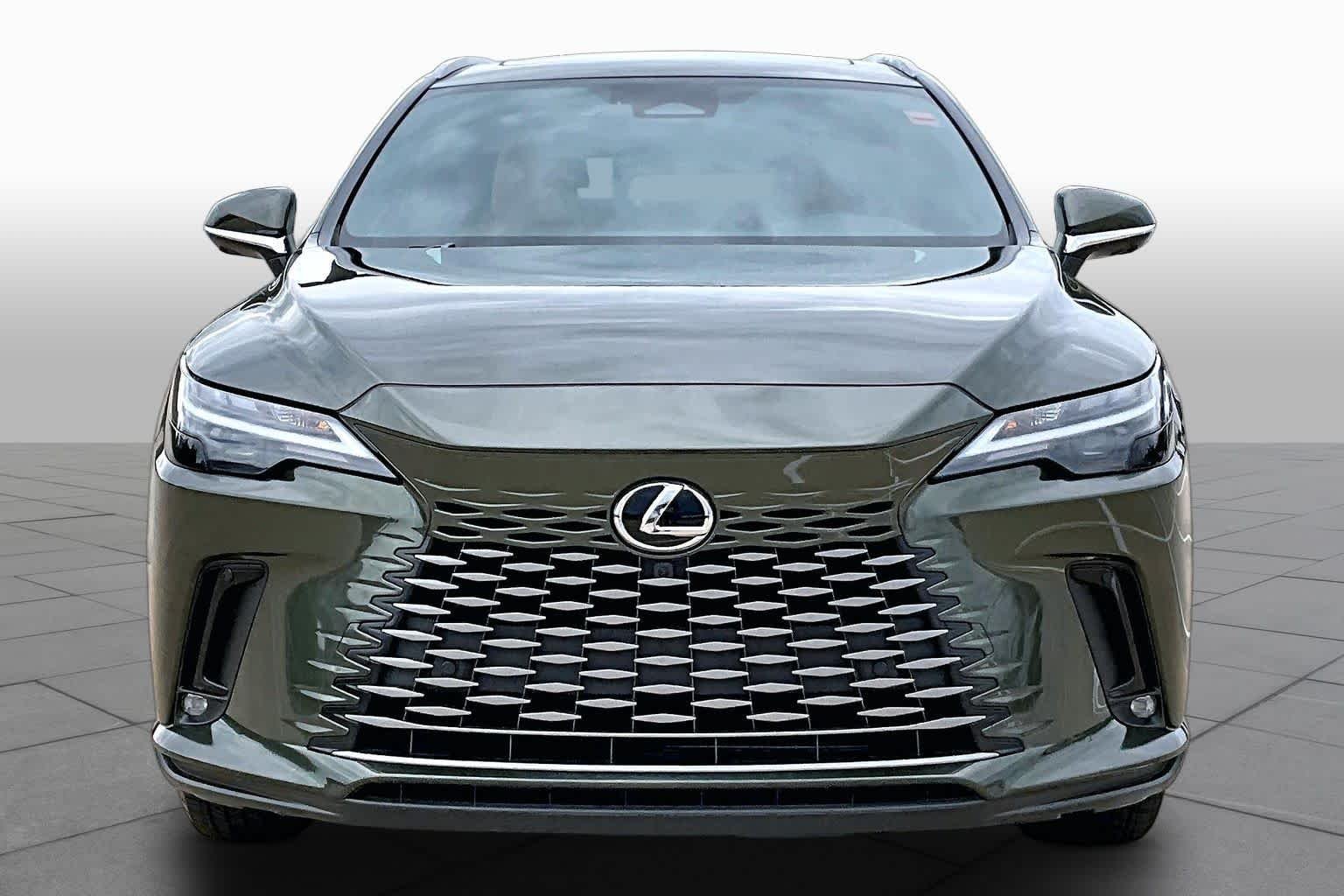 Used 2025 Nori Green Pearl Lexus Premium image 4