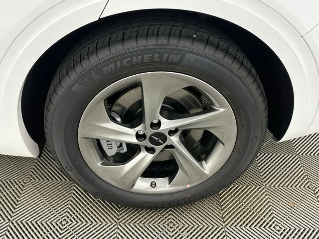 New 2026 White Genesis 2.5T Advanced image 23