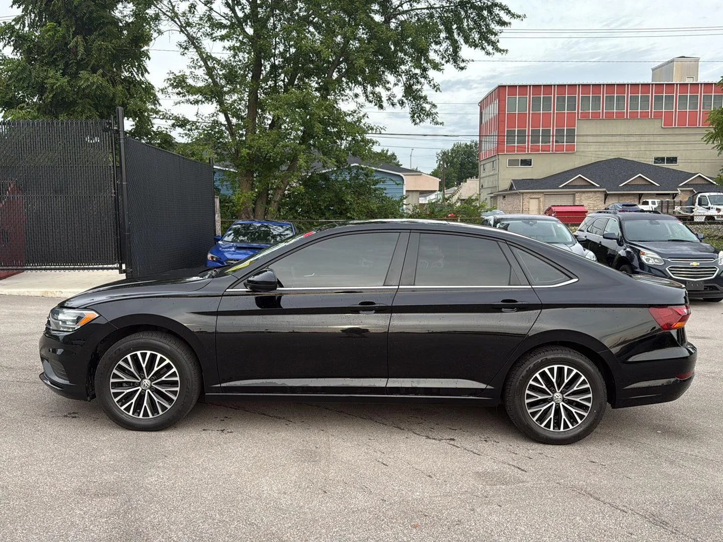 Used 2019  Volkswagen SE image 6