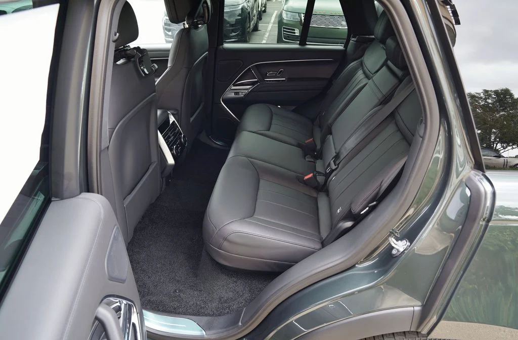 New 2026 Belgravia Green Land Rover SE image 34