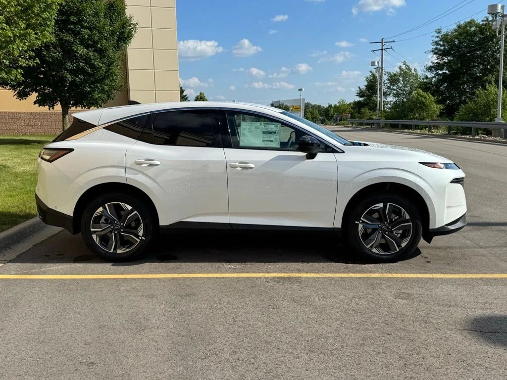 New 2025 Everest White TriCoat Nissan SV image 3