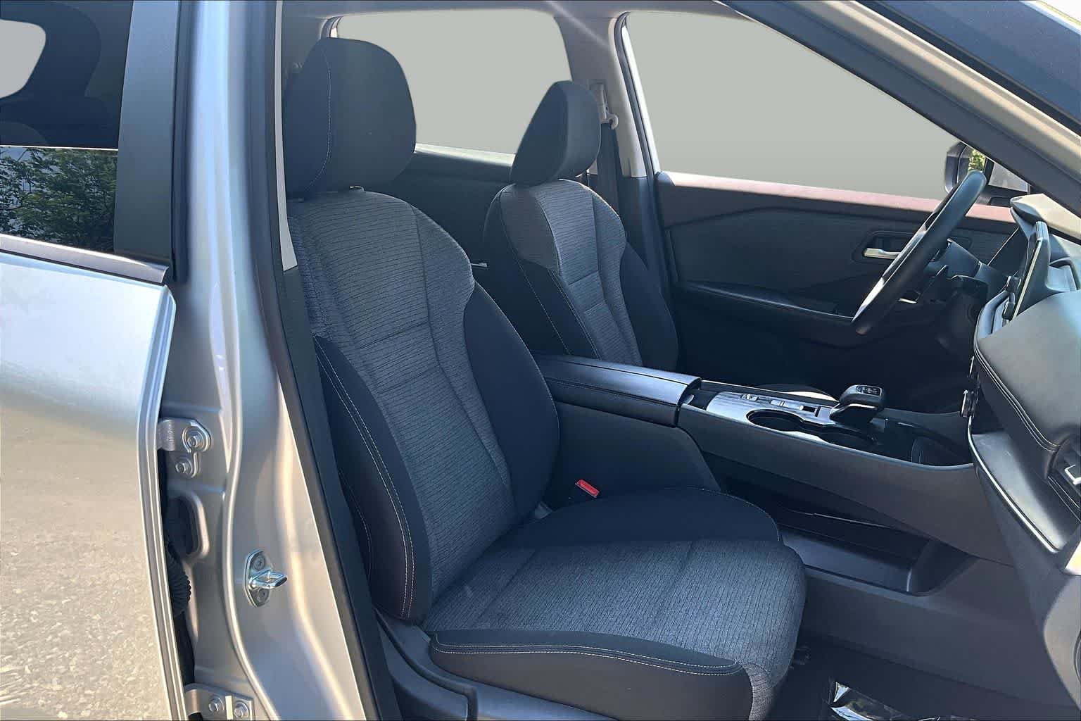 Used 2022 Brilliant Silver Metallic Nissan SV image 9