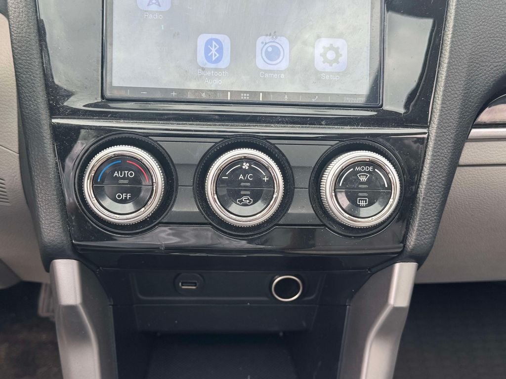 Used 2018 White Subaru 2.5i Limited image 27