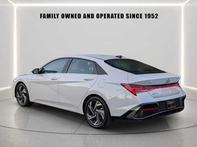 Used 2025 White Hyundai Limited image 4