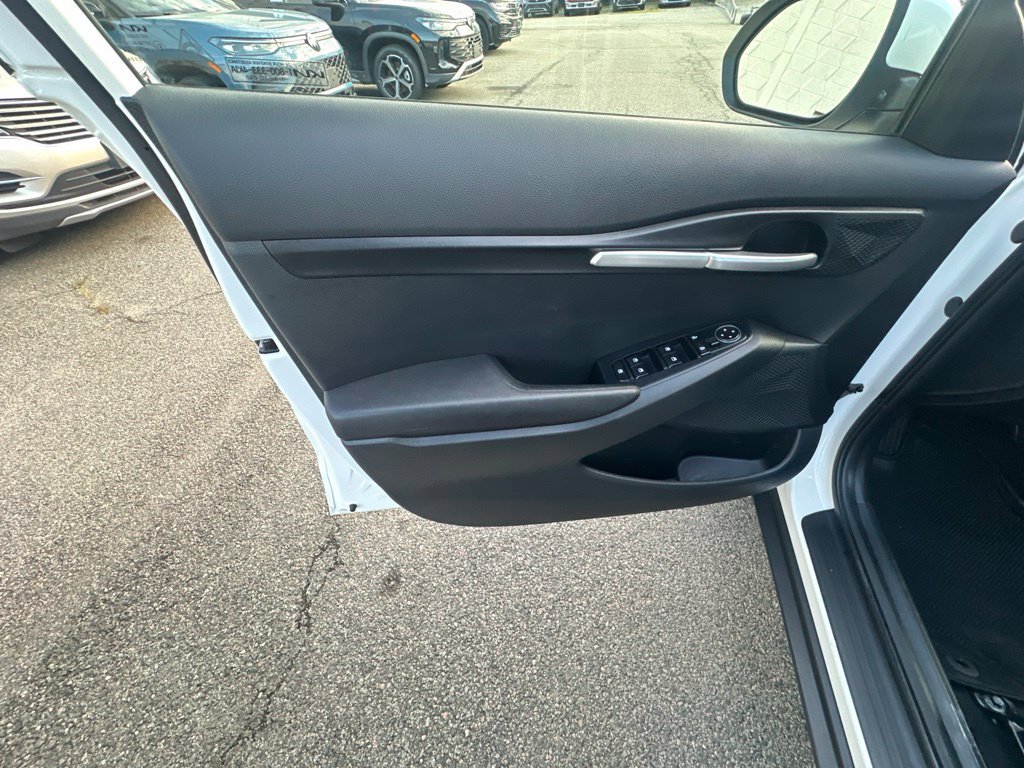 Used 2023 White Kia LX image 8