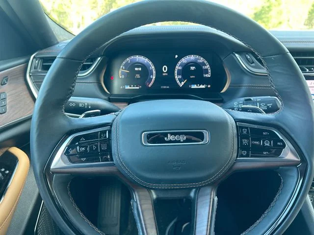 Used 2025 White Jeep Summit image 18