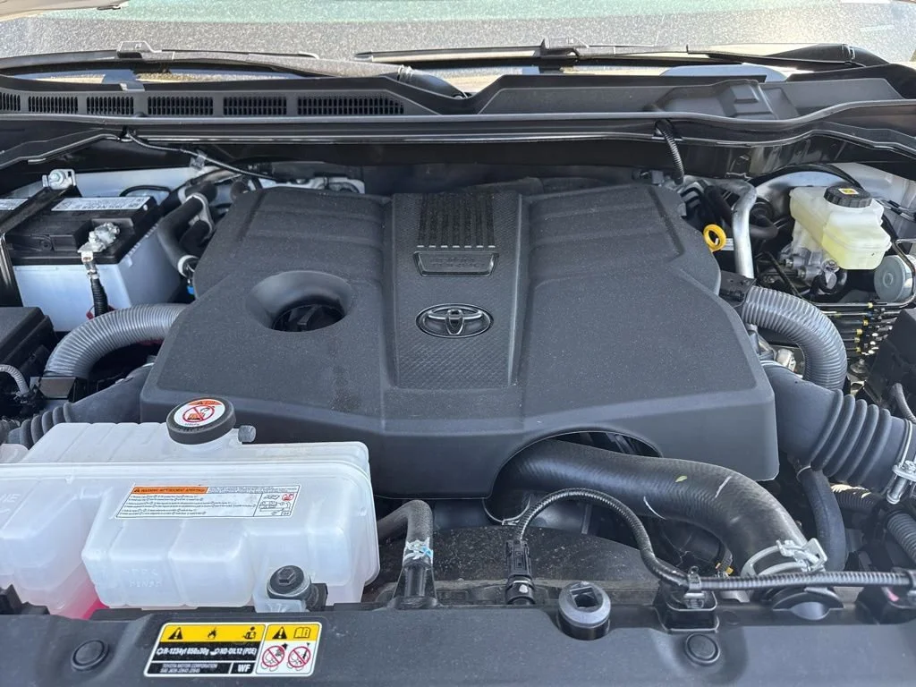Used 2025 Wind Chill Pearl Toyota Platinum image 34