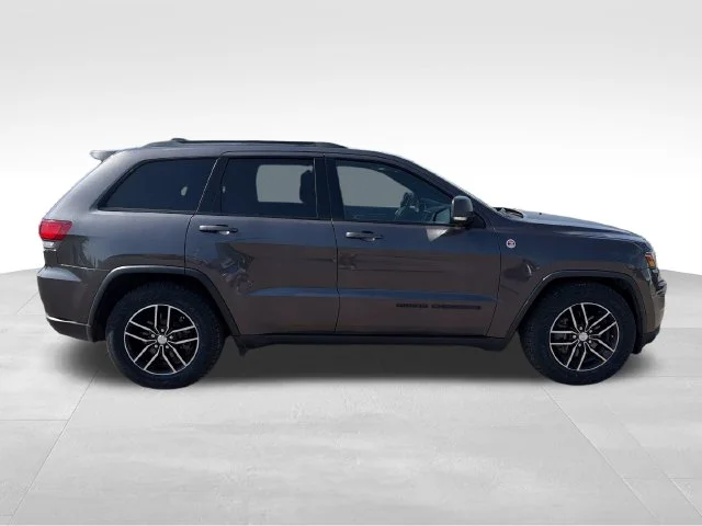 Used 2018 Gray Jeep Trailhawk image 8