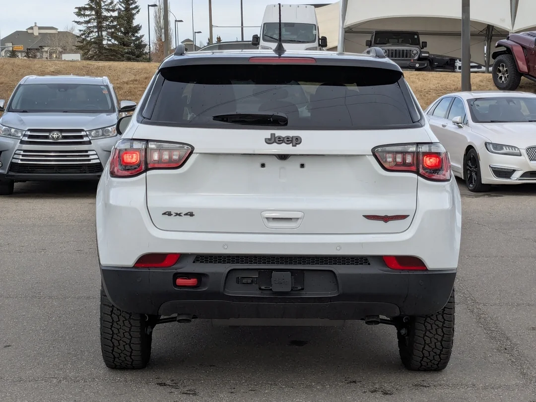 New 2026 White Jeep Trailhawk - - 4x4 - Sun Sound & Nav Group - Pano Roof - Alpine Speakers & More! image 7