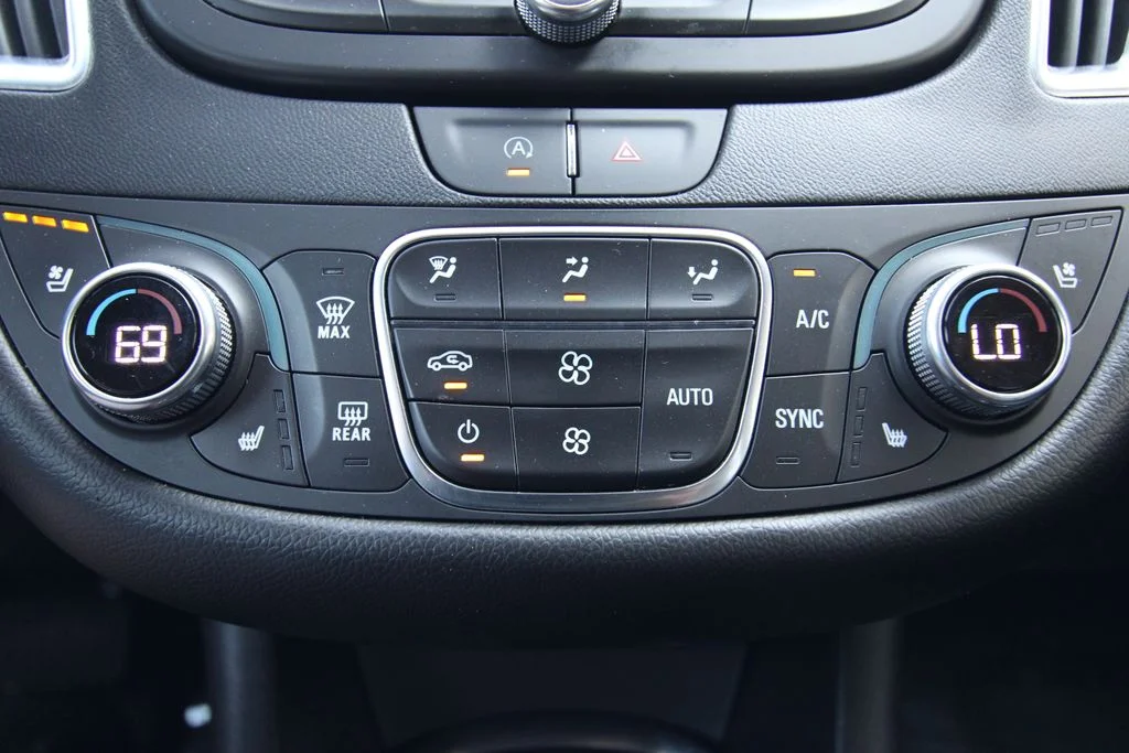 Used 2024 White Chevrolet LT image 30