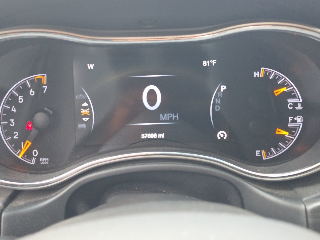 Used 2020 White Jeep Altitude image 16
