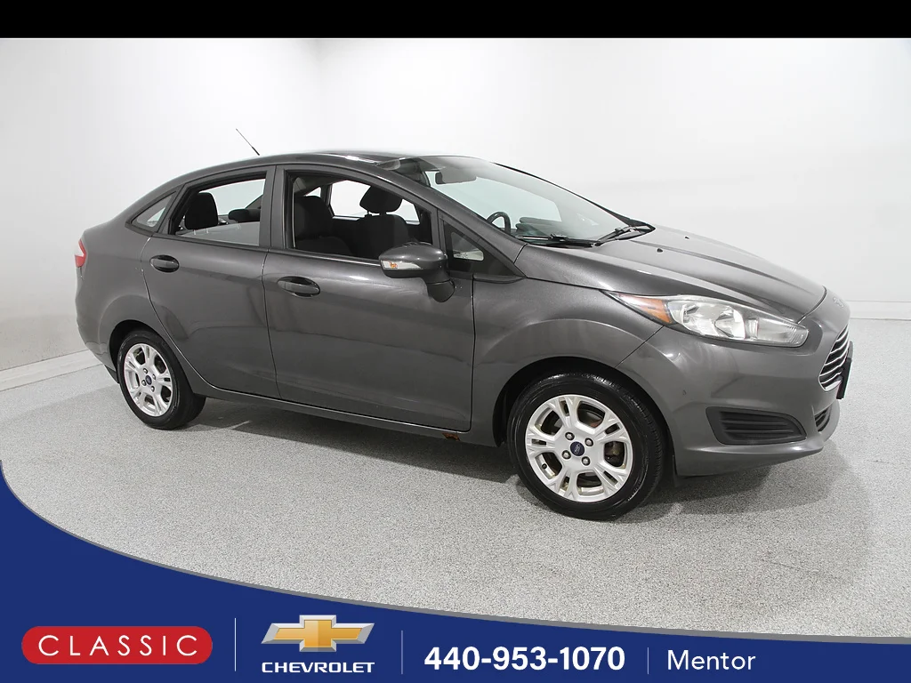 Used 2015 Magnetic Ford SE image 1