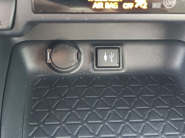 Used 2019 Gray Toyota XLE Premium image 17