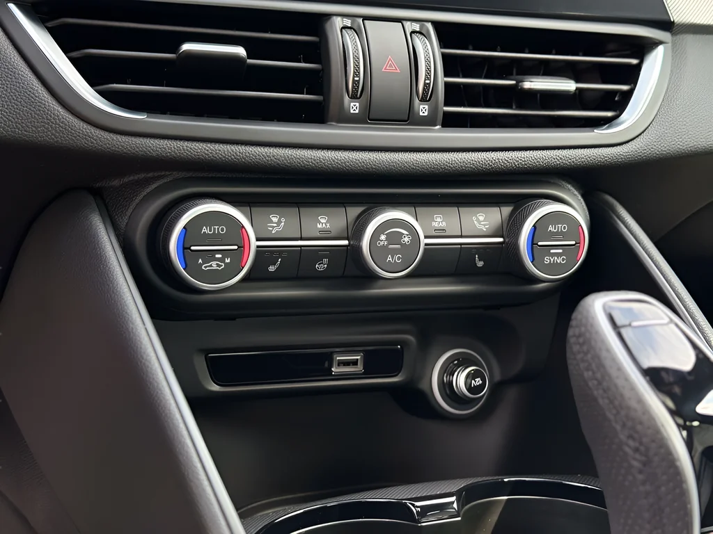2026 Alfa Romeo Giulia Base - Photo 25