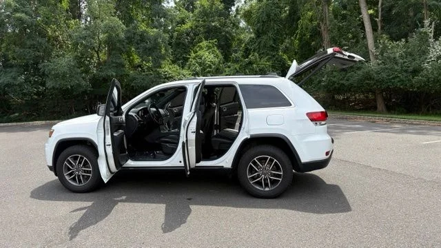 Used 2020 Bright White Clearcoat Jeep Laredo image 18