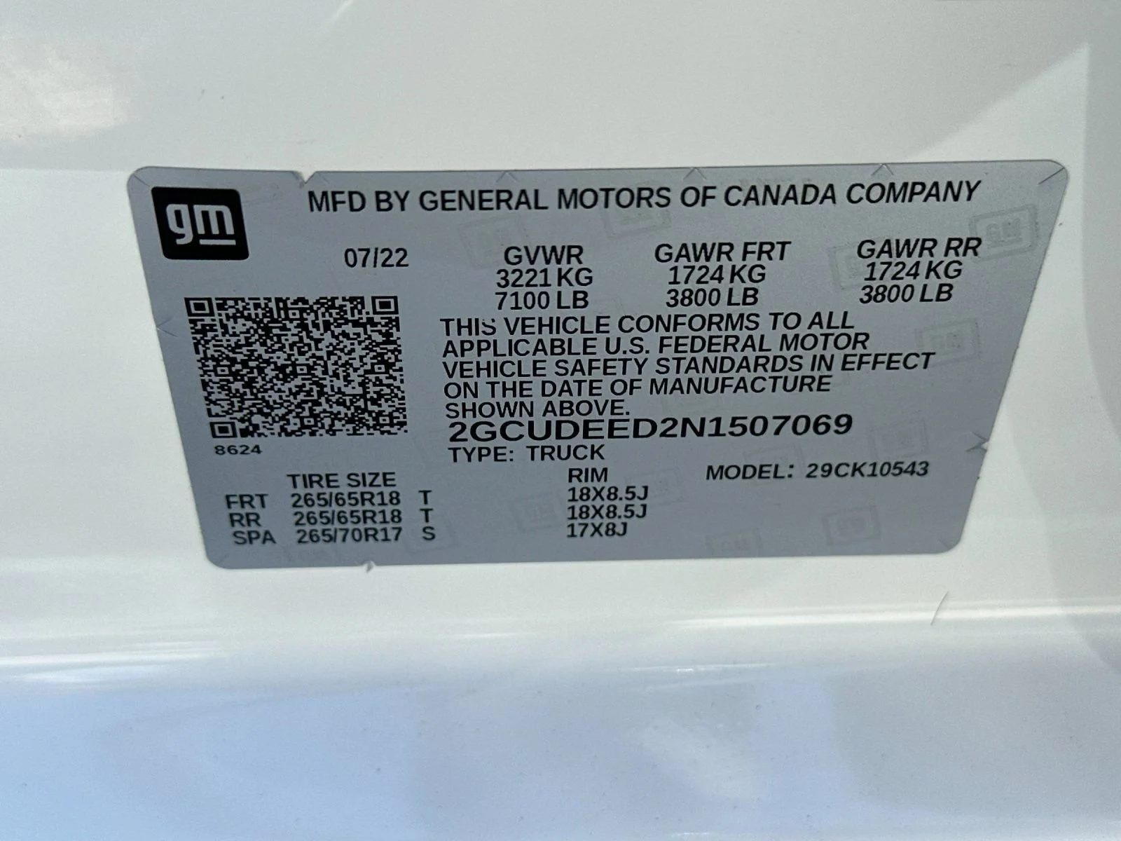 Used 2022 Summit White Chevrolet RST image 29
