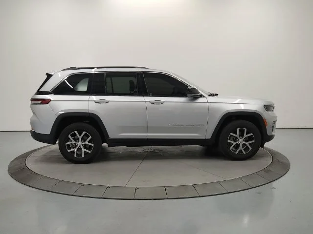 Used 2025 Silver Zynith Jeep Limited image 9