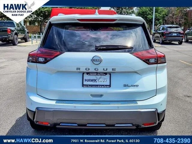 Used 2024 White Nissan SL image 5