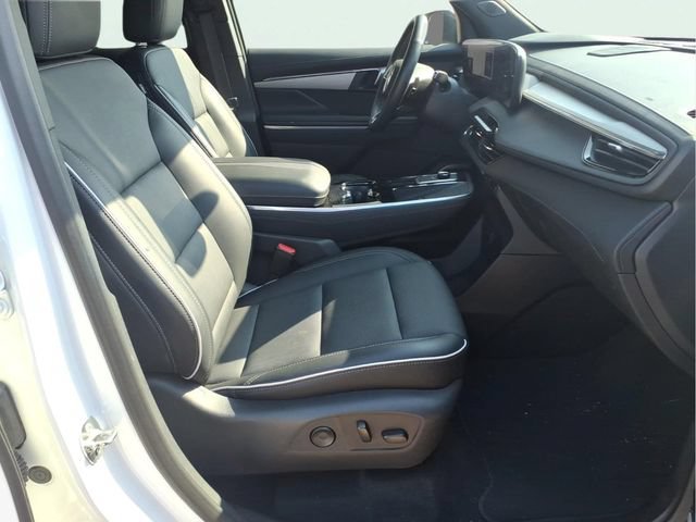 Used 2025 Summit White Buick Preferred image 24