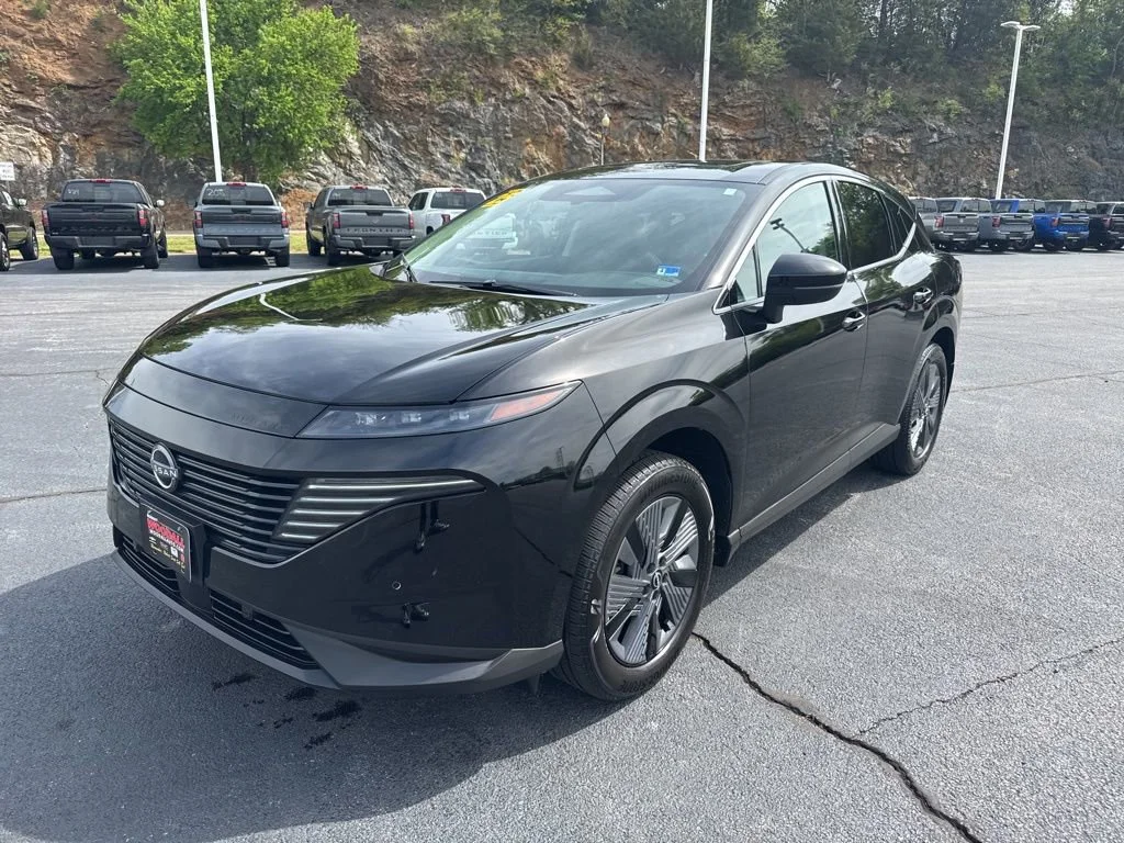 Used 2025 Black Nissan SL image 3