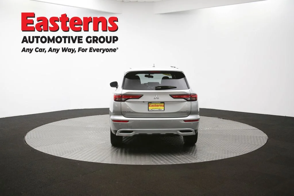 Used 2023 Silver Mitsubishi SE image 65