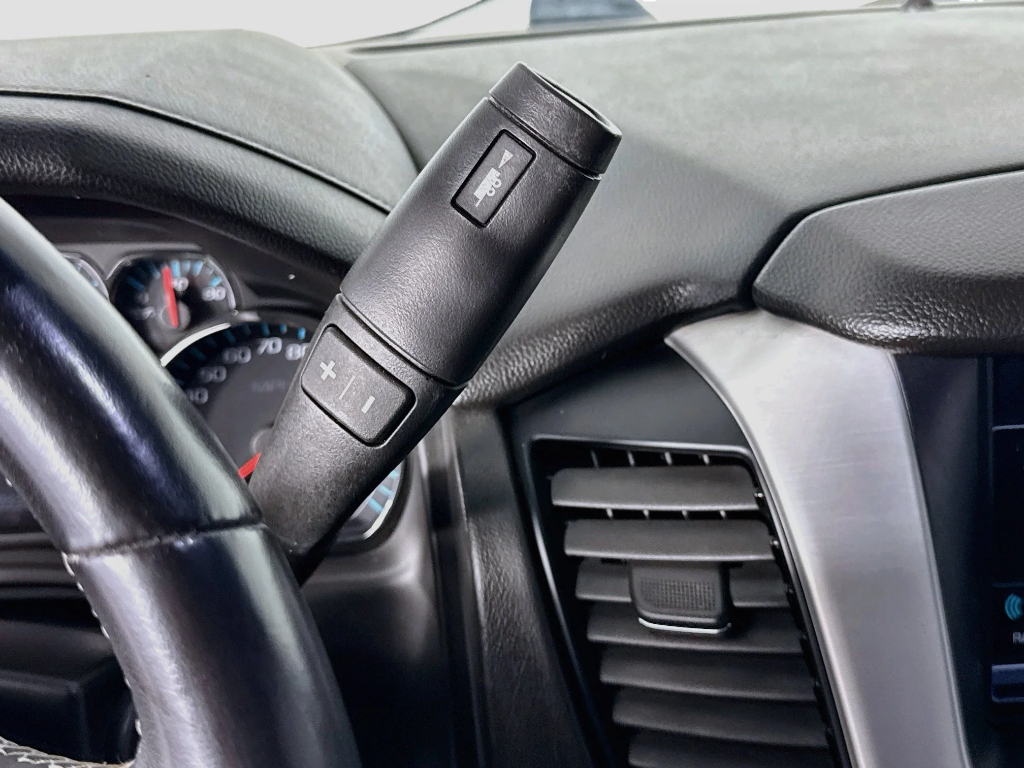 Used 2019 SUMMIT WHITE GMC SLE image 18