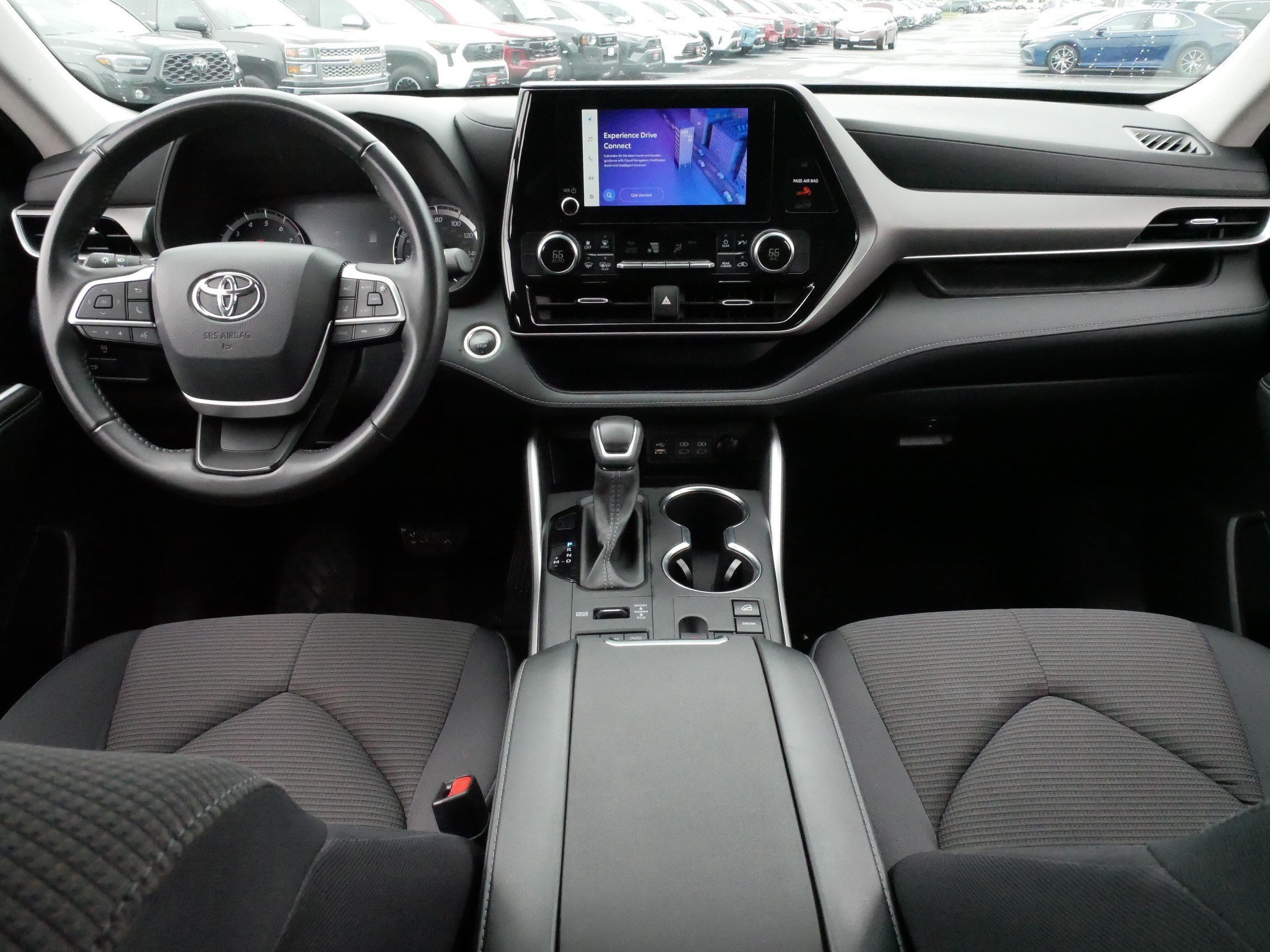 2024 Toyota Highlander LE - Photo 10