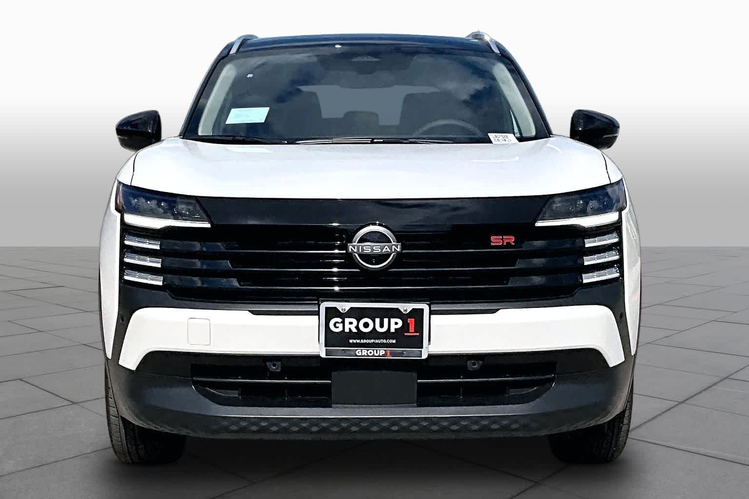 New 2026 Aspen White Tricoat/Super Black Nissan SR image 3