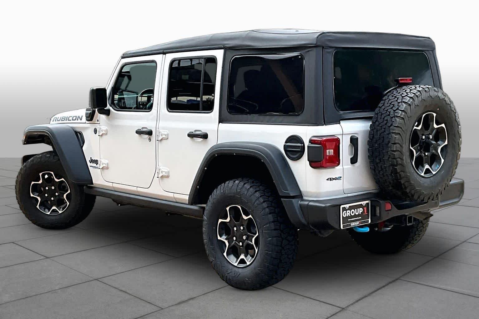 Used 2022 Bright White Clearcoat Jeep Unlimited Rubicon image 12