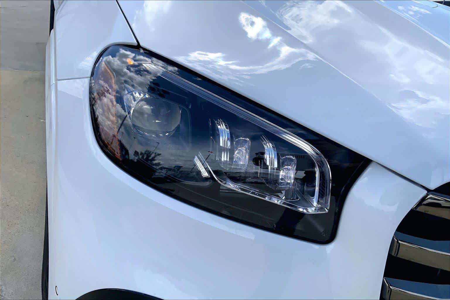 New 2026 MANUFAKTUR Moonlight White Metallic Mercedes-Benz GLS 580 image 13