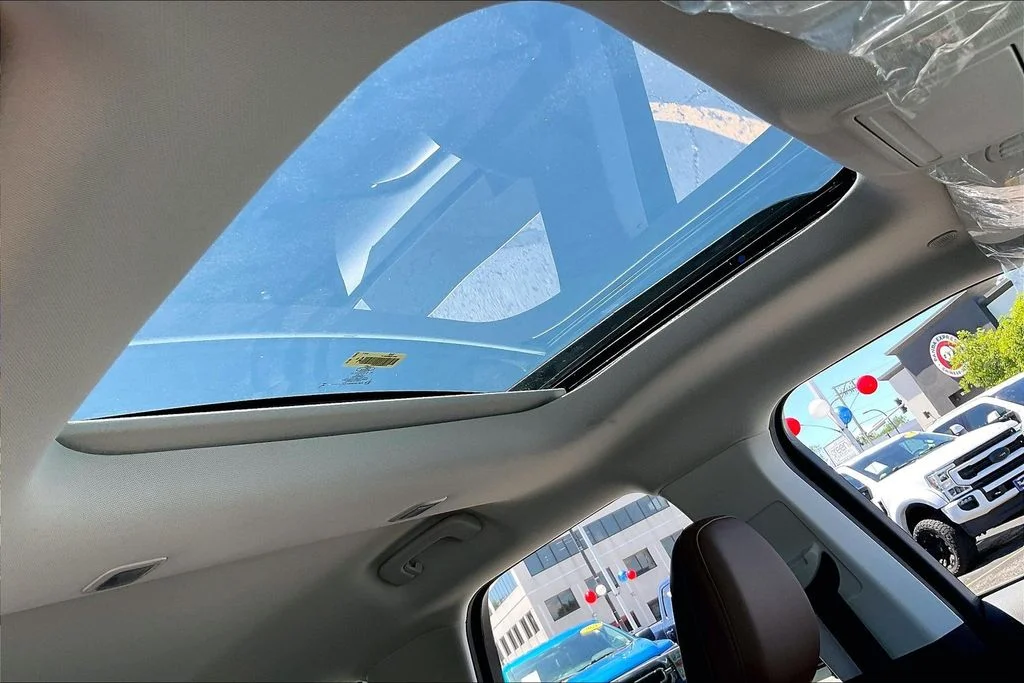 New 2025 Carbonized Gray Metallic Ford Outer Banks® image 21