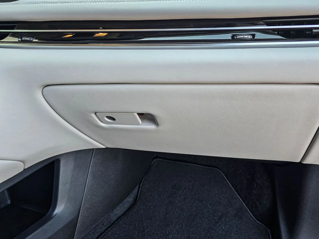 New 2027 RADIANT WHITE INFINITI Luxe AWD image 29