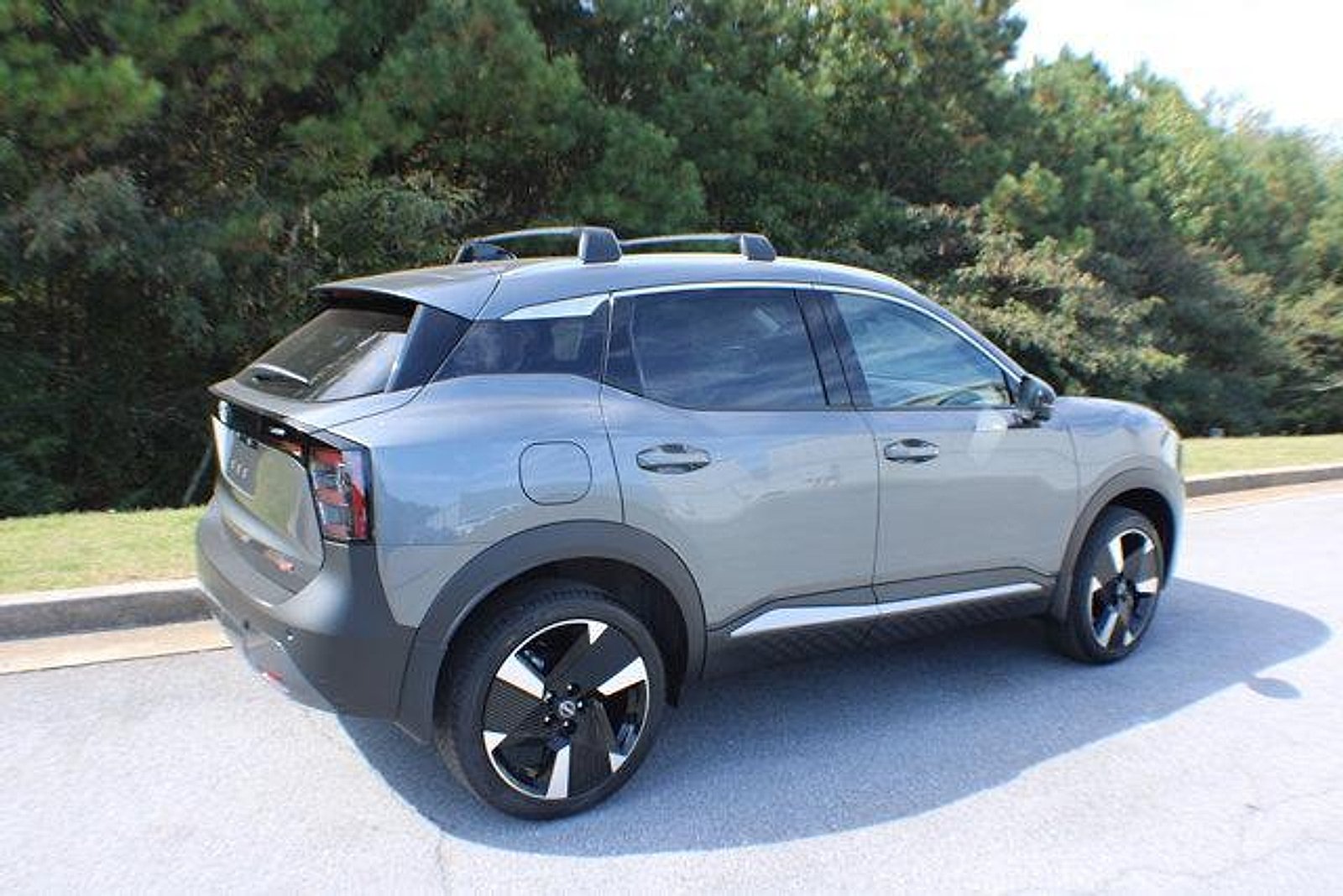 2026 Nissan KICKS SR - Photo 2