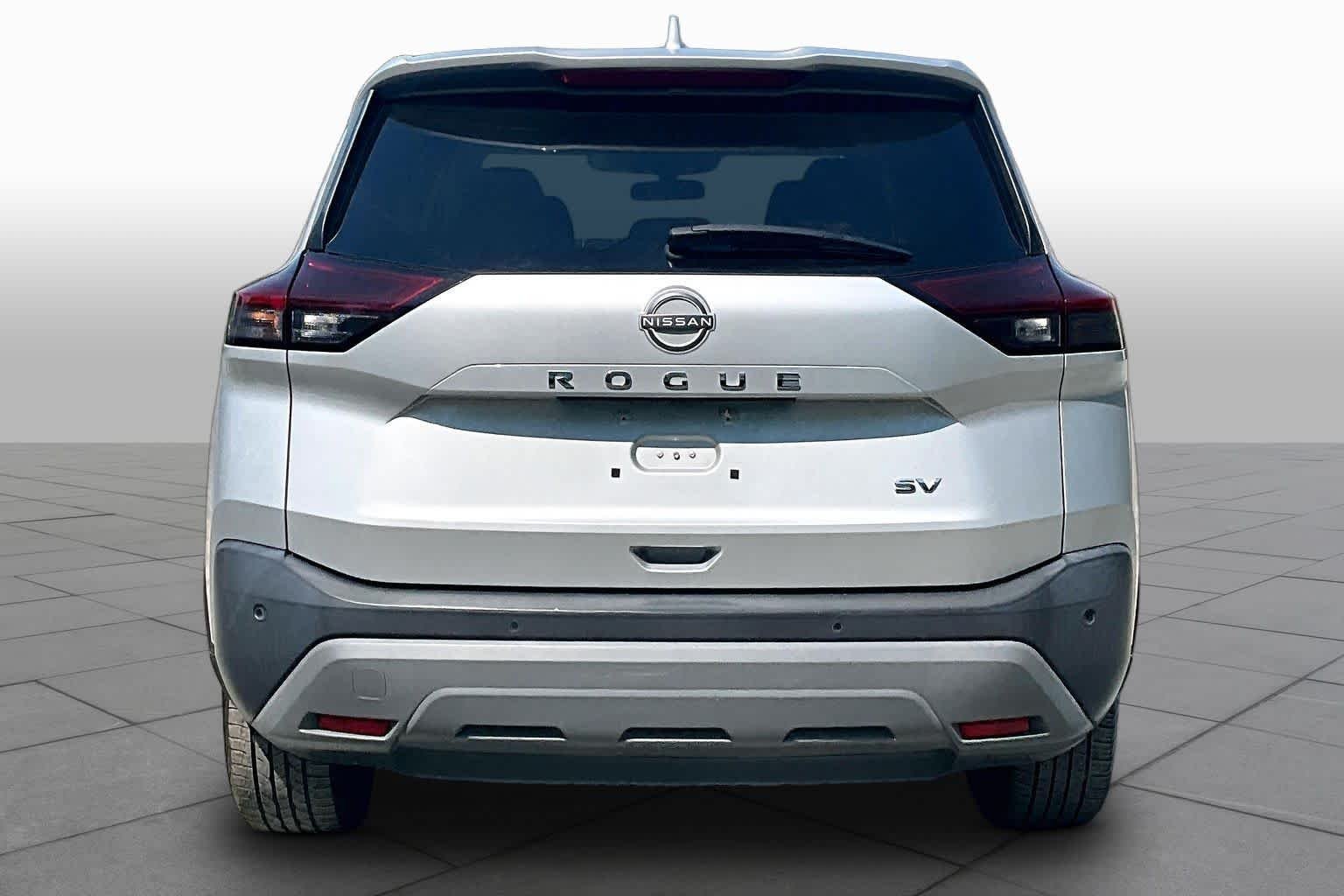 Used 2022 Brilliant Silver Metallic Nissan SV image 5
