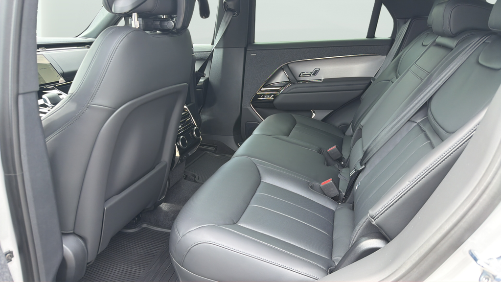 New 2026 Borasco Grey Land Rover SE image 20