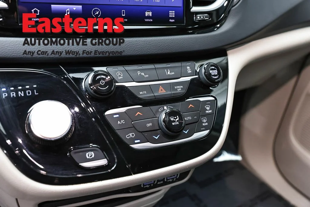 Used 2023 Black Chrysler Touring L image 19
