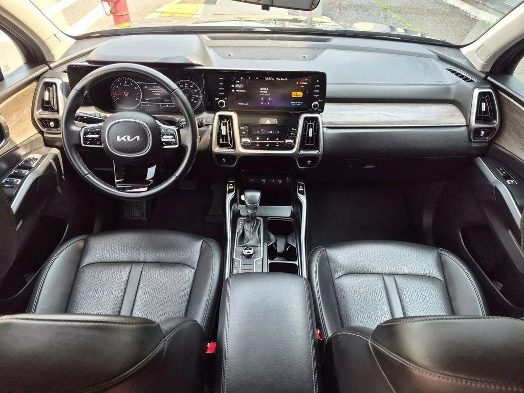 Used 2023 Black Kia X-Line S image 21