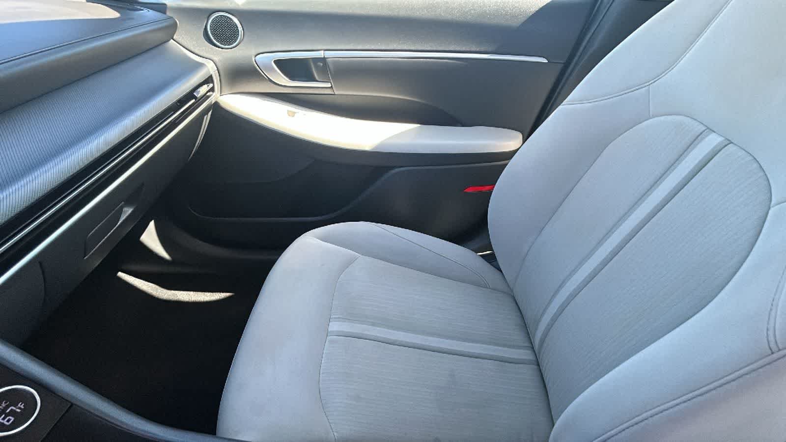 Certified Used 2025 Carbon Blue Hyundai SEL image 12