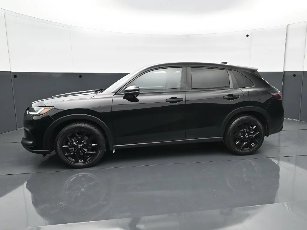 Used 2024  Honda FWD SPORT image 3