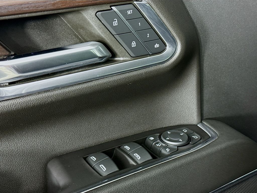 Used 2024 Silver GMC SLT image 17