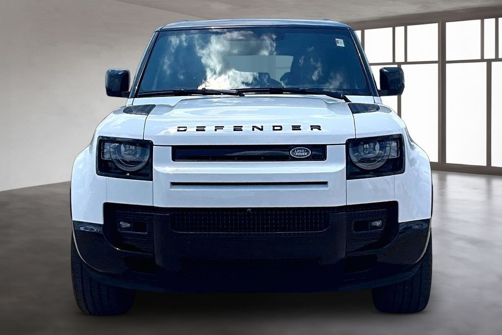 Certified Used 2025 Fuji White Land Rover X-Dynamic SE image 3
