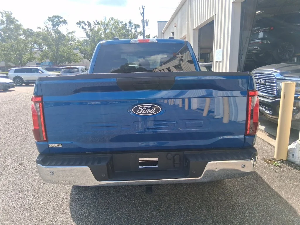 Used 2025 Blue Ford XLT image 4