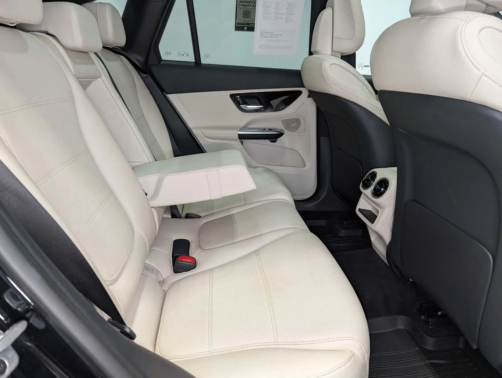 Used 2026  Mercedes-Benz GLC 300 image 38