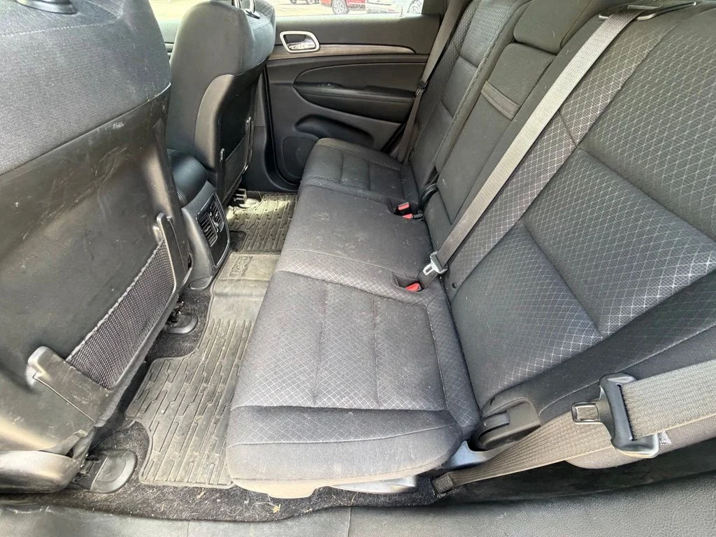 Used 2019 White/off-white Jeep Laredo E image 12
