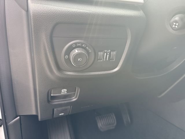 New 2026 White/off-white Jeep Limited Reserve image 32