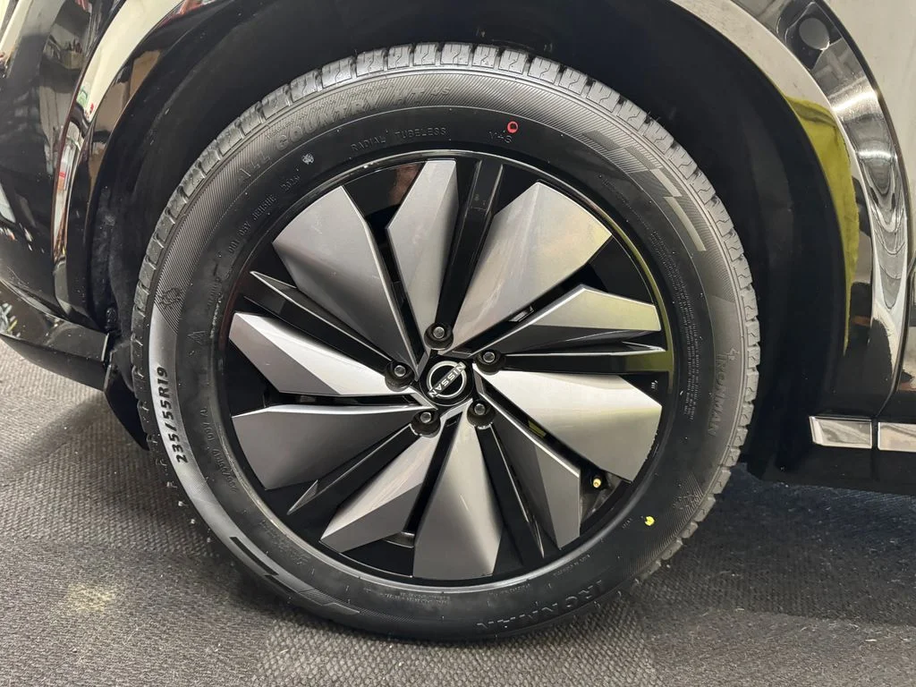 Used 2023 Black Nissan ENGAGE image 12
