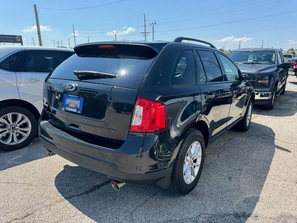Used 2013 Tuxedo Black Metallic Ford SE image 10